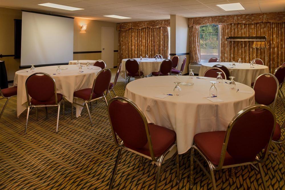 Ramada Plaza Rochester Airport 외부 사진