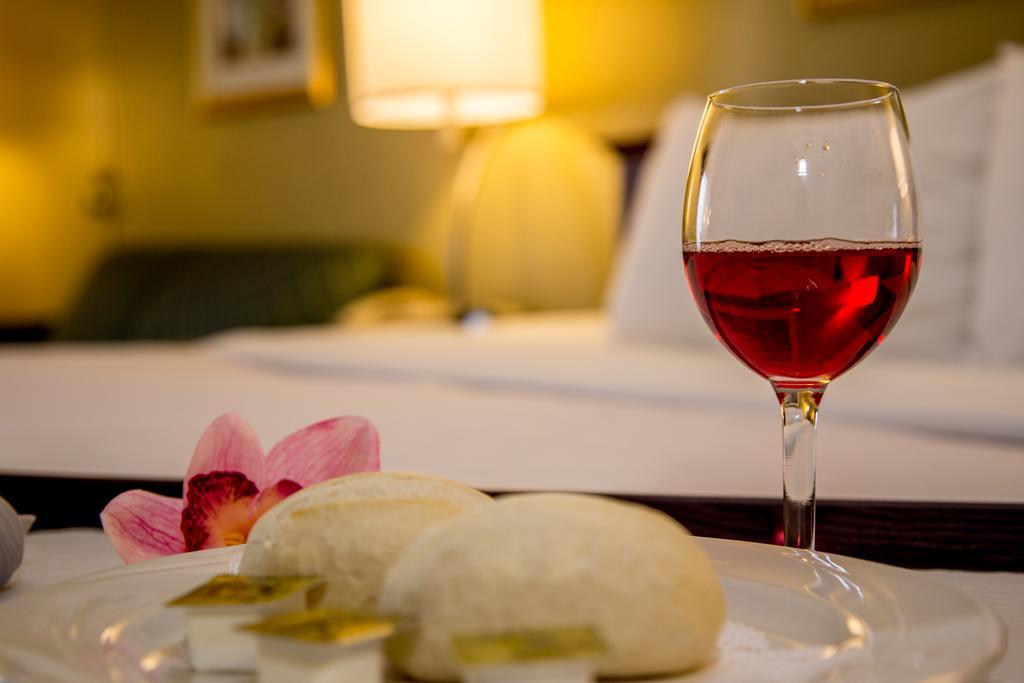 Ramada Plaza Rochester Airport 외부 사진