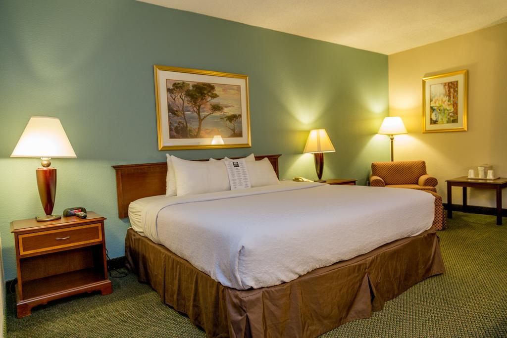 Ramada Plaza Rochester Airport 외부 사진